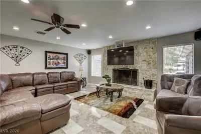 2720 East Quail Avenue Living Room