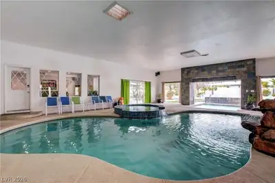 2720 East Quail Avenue Pool