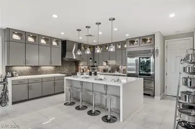 10721 Capesthorne Way Las Vegas, NV 89135