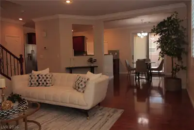 714 Newquay Court Living Room