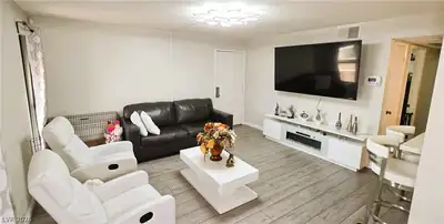 6117 West Oakey Boulevard A Living Room