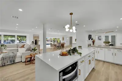502 Park Way, Las Vegas, NV 89106 Kitchen