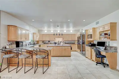 2136 Lookout Point Circle, Las Vegas, NV 89117 Kitchen