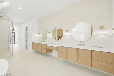 270 Besame Court, Las Vegas, NV 89138 Primary Bathroom