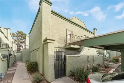 7084 BURCOT Avenue J21, Las Vegas