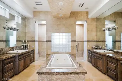 2990 Traverse Creek Lane, Las Vegas, NV 89135 Primary Bathroom