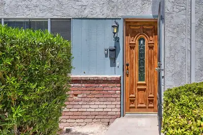 532 Greenbriar Townhouse Way, Las Vegas, NV 89121 Entrance Foyer