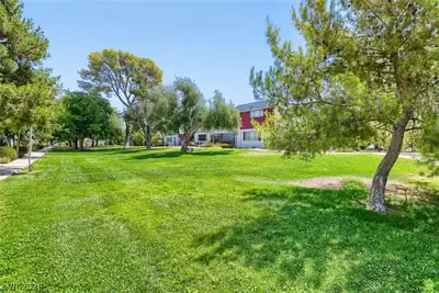 532 Greenbriar Townhouse Way, Las Vegas, NV 89121 Yard