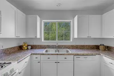 353 Amber Pine Street 203 