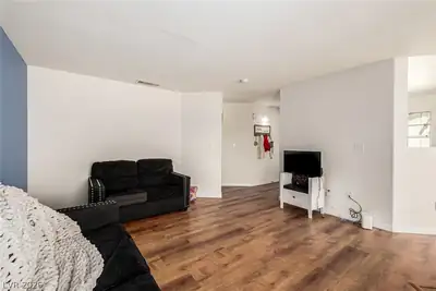698 South Racetrack Road 124 Living Room