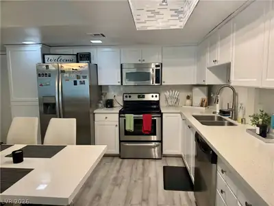 5474 South Maryland Parkway Kitchen