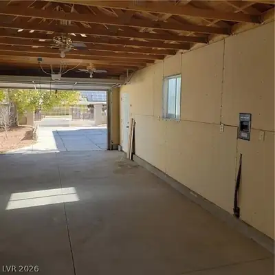 3439 Cox Street, North Las Vegas, NV 89032 Garage