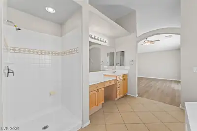 472 Crocus Hill Street, Las Vegas, NV 89138 Primary Bathroom