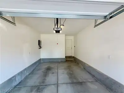 4495 Honey Hills Avenue, Las Vegas, NV 89141 Garage