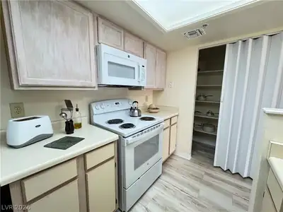 3550 Bay Sands Drive 3053 Kitchen