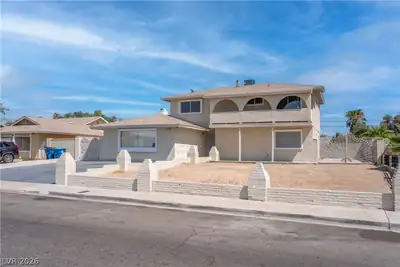 2298 Golden Arrow Drive, Las Vegas, NV 89169 Front of Structure