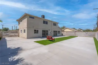 2298 Golden Arrow Drive, Las Vegas, NV 89169 Yard