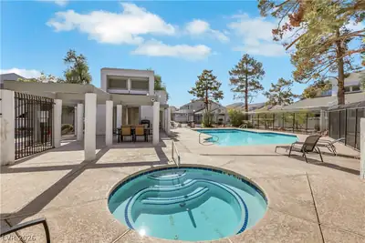 5635 Vineyard Lane 5635 Pool