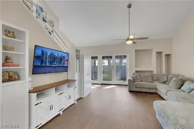 5635 Vineyard Lane 5635 Living Room