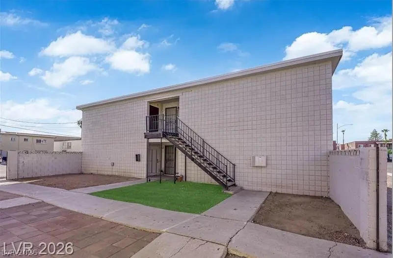 2908 Poplar Avenue 3