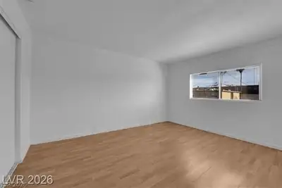 2908 Poplar Avenue 3 Living Room