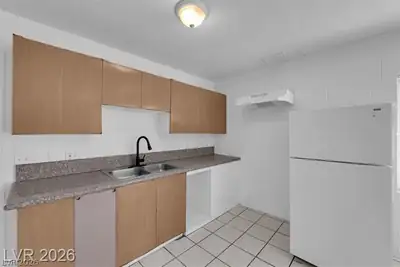 2908 Poplar Avenue 3 Kitchen