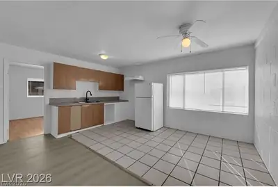 2908 Poplar Avenue 3 Kitchen