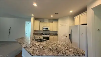 7667 DEWY FALLS Avenue, Las Vegas, NV 89179 Kitchen