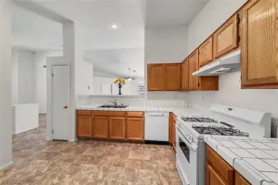 124 Painted Valley Street, Henderson, NV 89074 Kitchen