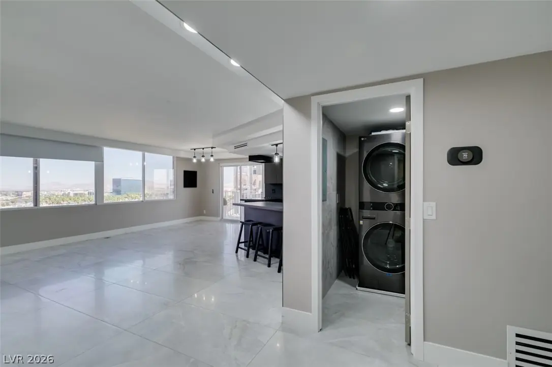 205 East Harmon Avenue 1012