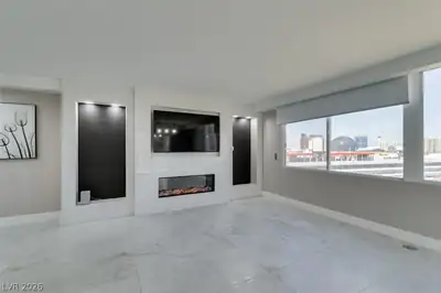 205 East Harmon Avenue 1012 