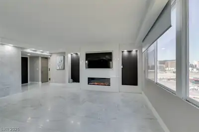 205 East Harmon Avenue 1012 