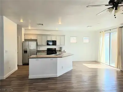 8084 Retriever Avenue, Las Vegas, NV 89147 Kitchen