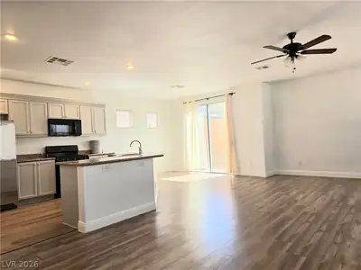 8084 Retriever Avenue, Las Vegas, NV 89147 Kitchen