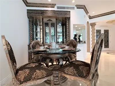 2857 Paradise Road PH2904 Dining Area