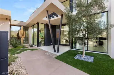 81 Hawk Ridge Drive, Las Vegas, NV 89135 