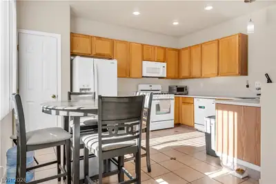 5059 Sagelyn Street, Las Vegas, NV 89122 Kitchen