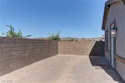 222 Palisade Falls Avenue, Henderson, NV 89015 Yard
