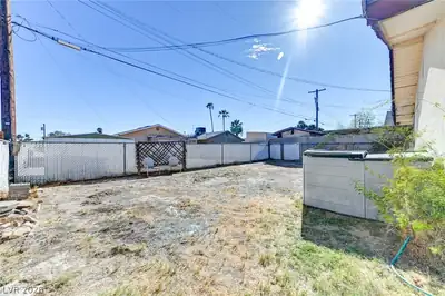 3701 East Carey Avenue Yard