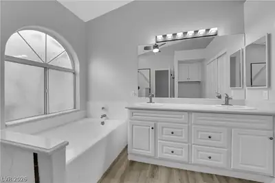 2528 Huber Heights Drive, Las Vegas, NV 89128 Primary Bathroom