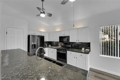 2528 Huber Heights Drive, Las Vegas, NV 89128 Kitchen
