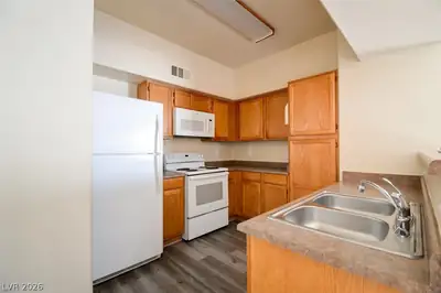 7255 West Sunset Road 1077 Kitchen