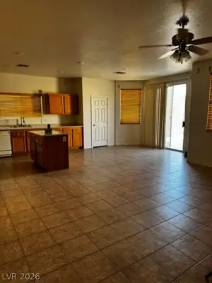 4132 Greenbridge St Kitchen