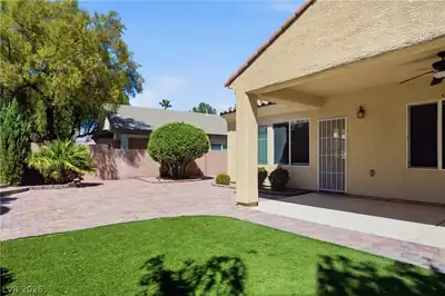 8305 Oakshire Street, Las Vegas, NV 89131 Yard