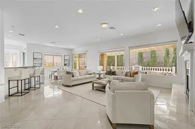 1616 Bontemps Court Living Room