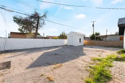 3215 Dillon Avenue, North Las Vegas, NV 89030 Yard