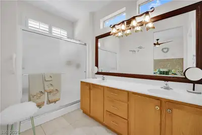 1811 Tiger Creek Avenue Primary Bathroom
