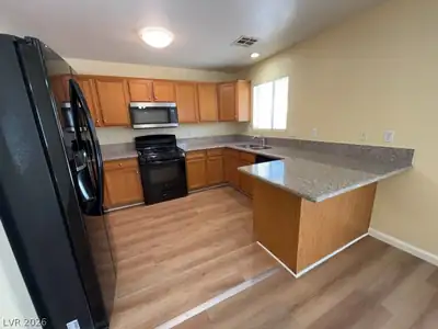 6045 Stone Hollow Avenue Kitchen
