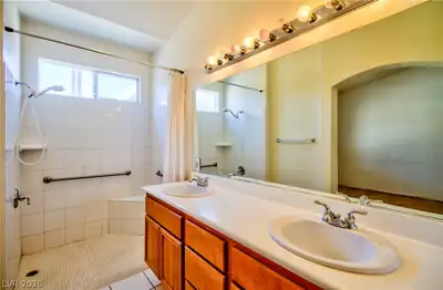 125 Mammoth Pools Court, Henderson, NV 89012 Primary Bathroom