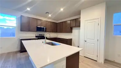 9959 Jaborandi Court, Las Vegas, NV 89141 Kitchen